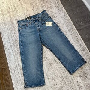 Levi’s Blue Capri Denim Pants